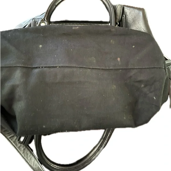 Coach Woman’s purse bag black silver zippers adjustable strap travel luxury - Picture 10 of 10